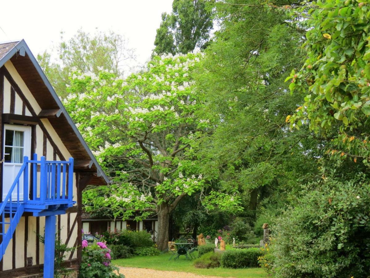 Le Chant Des Fees Bed & Breakfast Notre-Dame-de-Courson Exterior photo