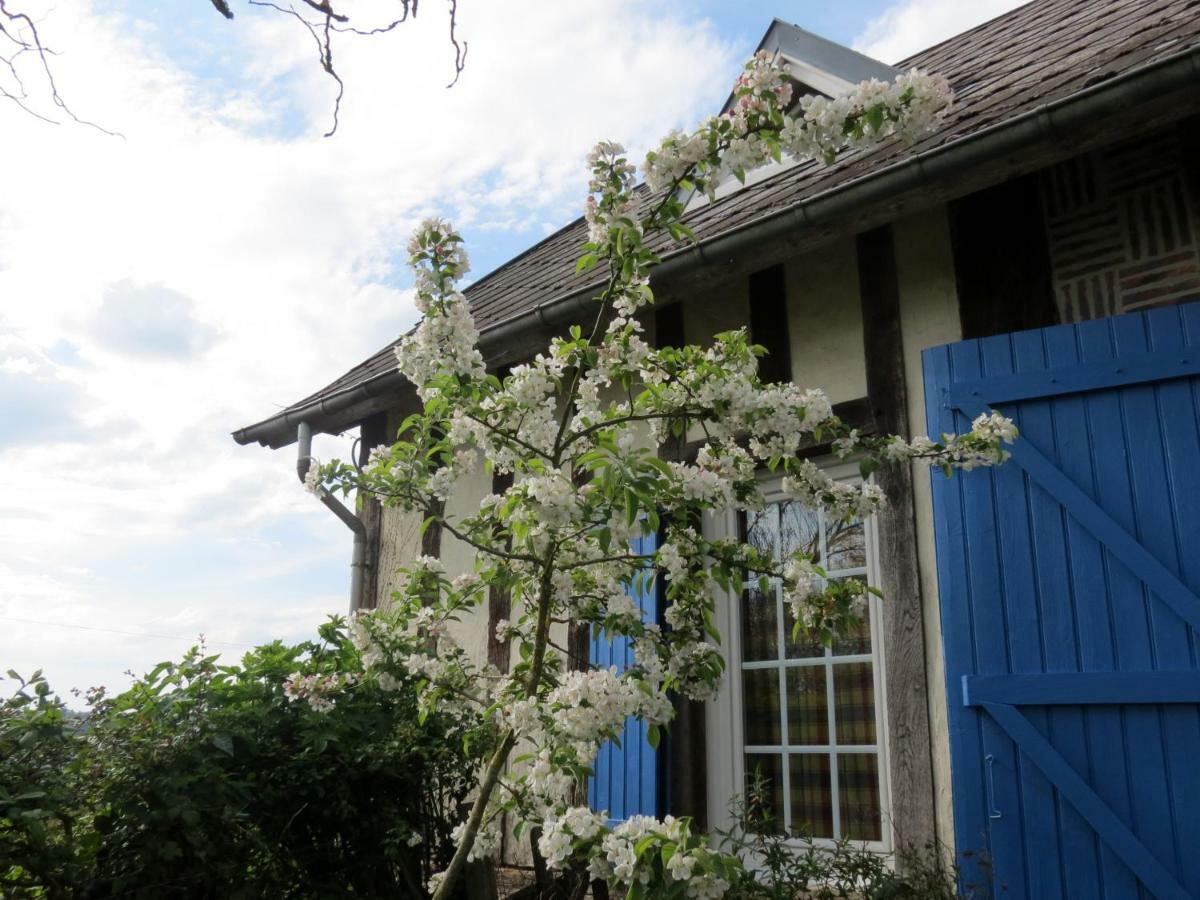 Le Chant Des Fees Bed & Breakfast Notre-Dame-de-Courson Exterior photo